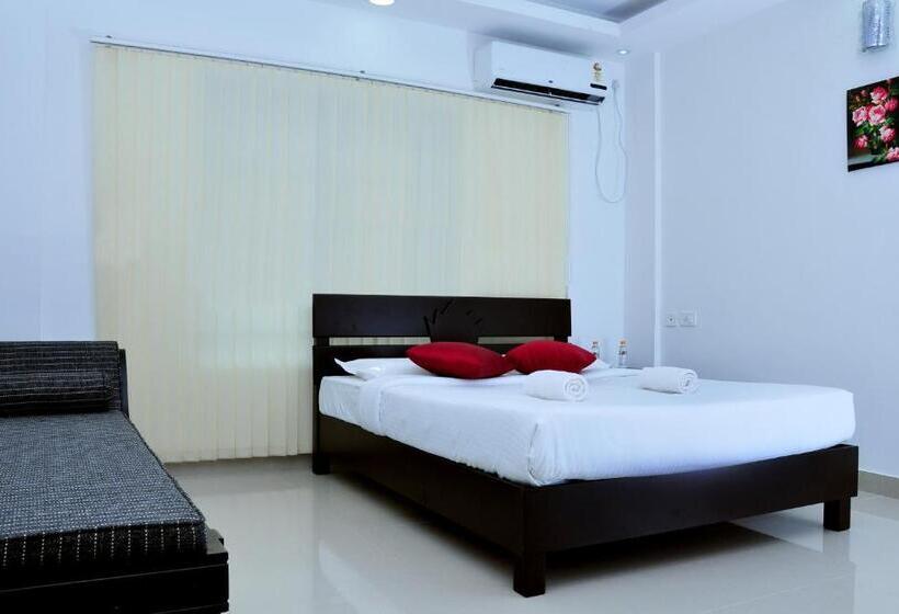 غرفة عائلية, Chandana Inn