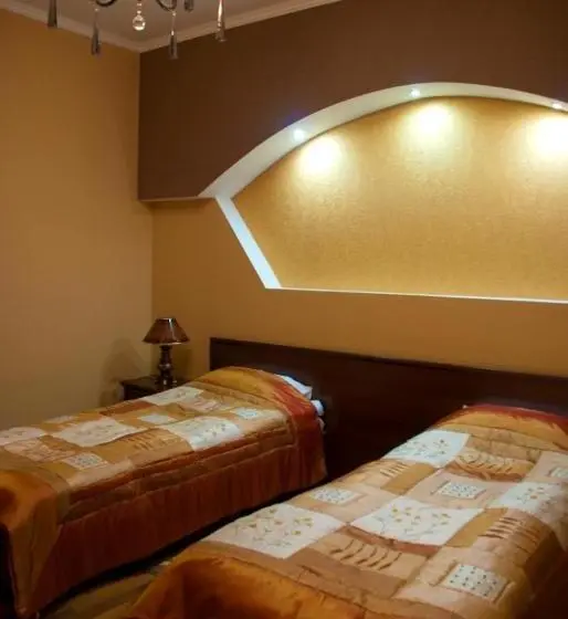Junior Suite, Coliseum