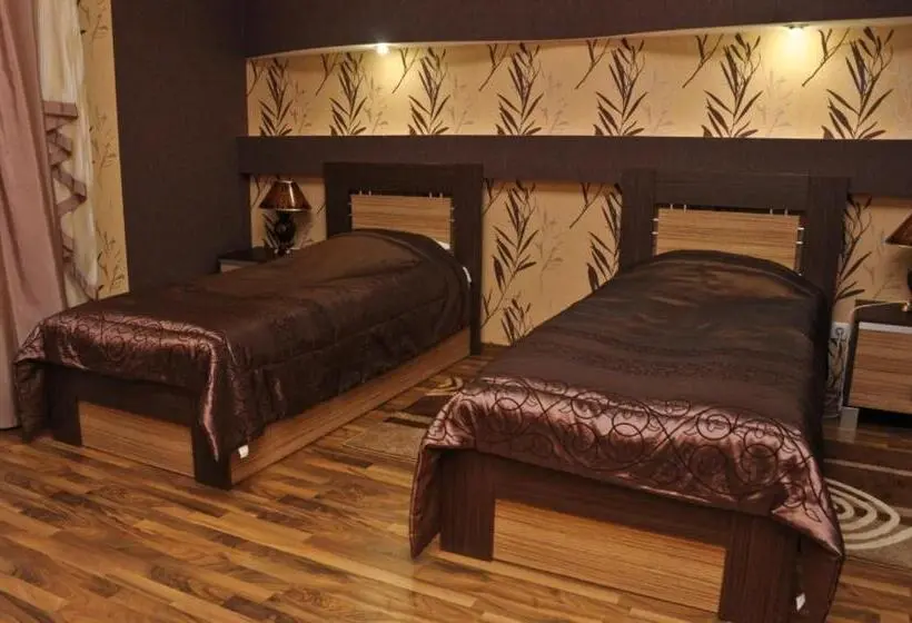 Junior Suite, Coliseum
