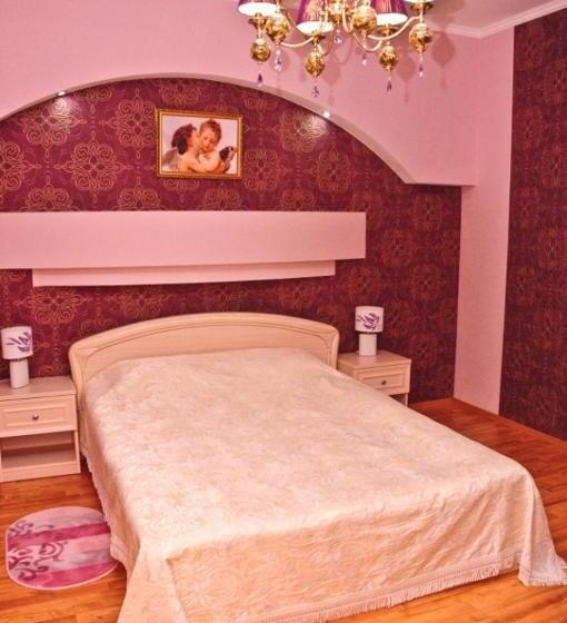 جناح جونيور سوبريور, Coliseum