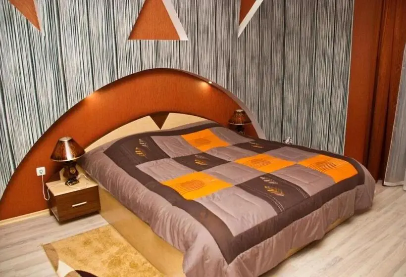 Superior Junior Suite, Coliseum