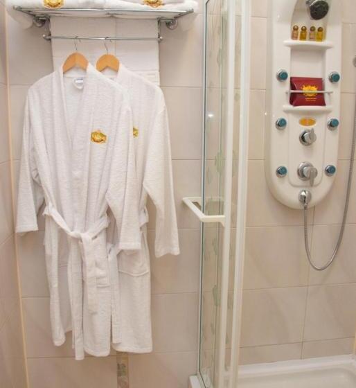 جناح سوبيريور, Coliseum