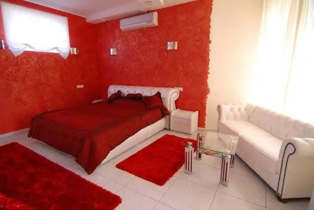 Deluxe Studio, Coliseum