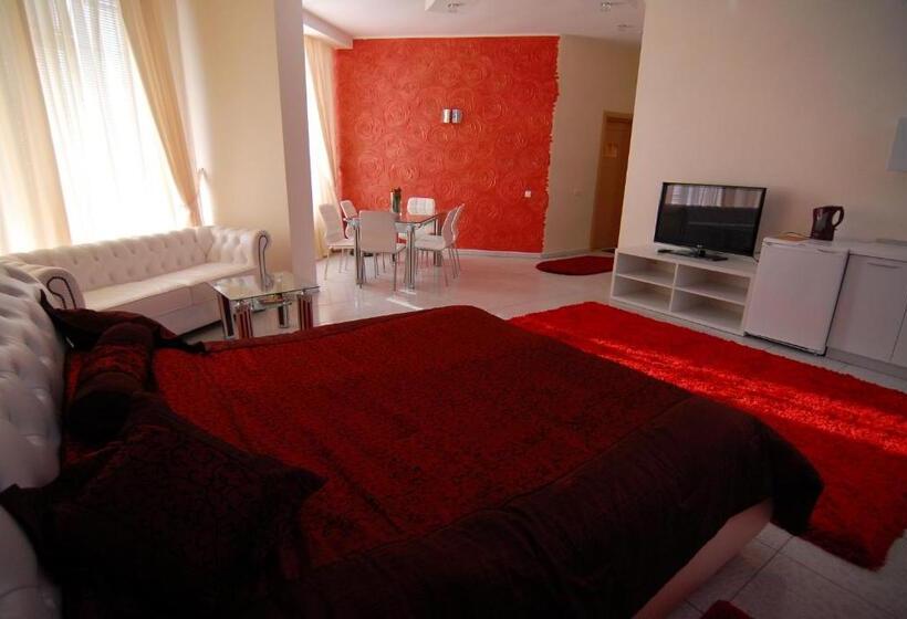 إستوديو ديلوكس, Coliseum