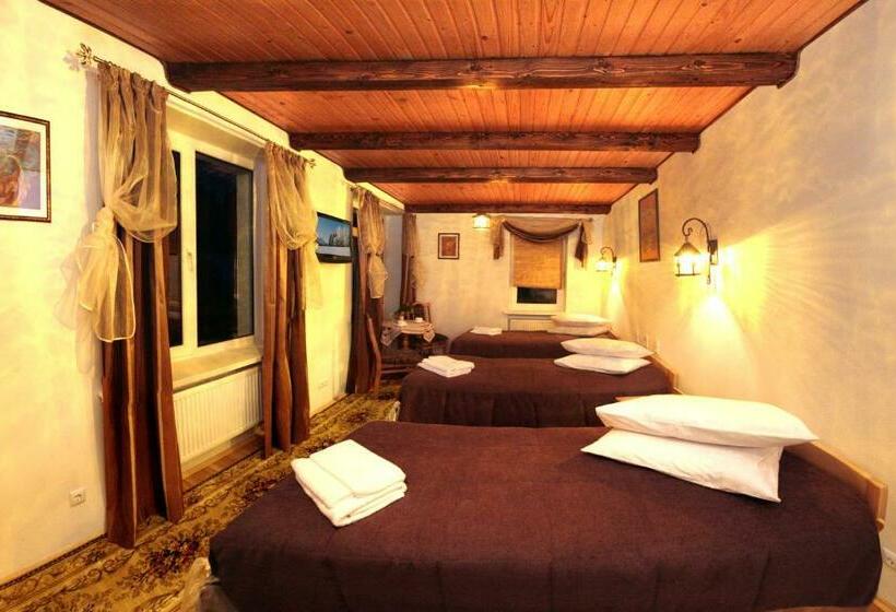 اتاق استاندارد سه نفره, Guest House U Sester