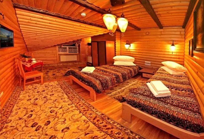 Ullakkohuone, Guest House U Sester