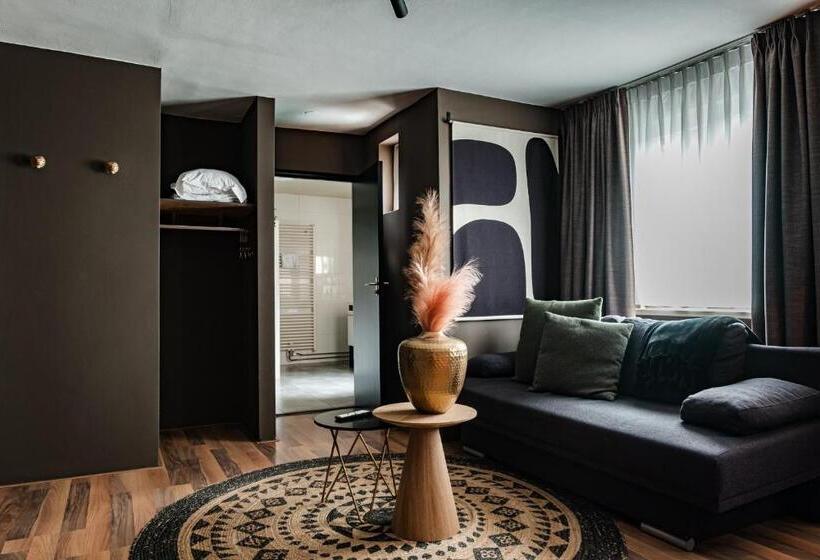 اتاق لوکس, La Casa