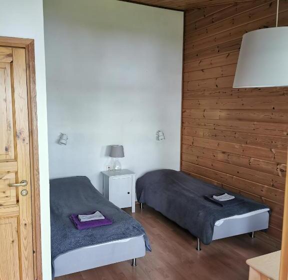 Номер Стандарт Вид на Сад, Li Hirsiranta