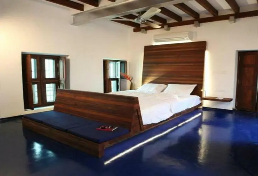 デラックスルーム, Tanjore Hi