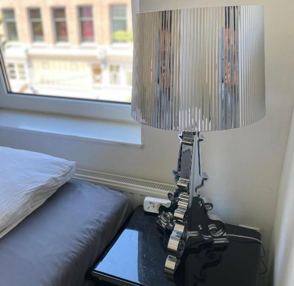 Quarto Economy, Thuis Bij Schell