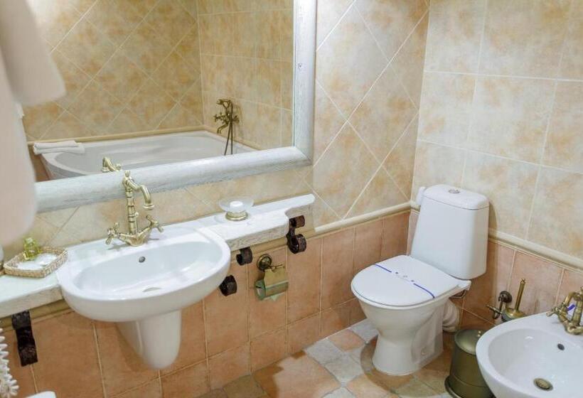 جناح مطل على البحر, Zdybanka