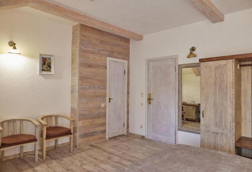 جناح مطل على البحر, Zdybanka