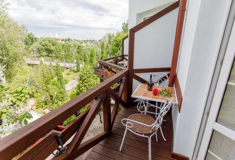 جناح مطل على البحر, Zdybanka