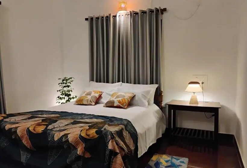キングサイズベッドのデラックスルーム, Blue Cove Villa Varkala