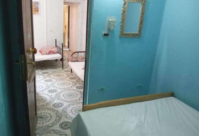 اتاق ساده سه‌ نفره, فندق التمساح