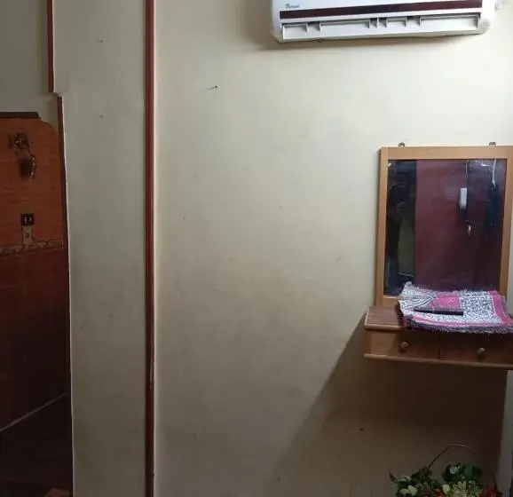 اتاق ساده سه‌ نفره, فندق التمساح