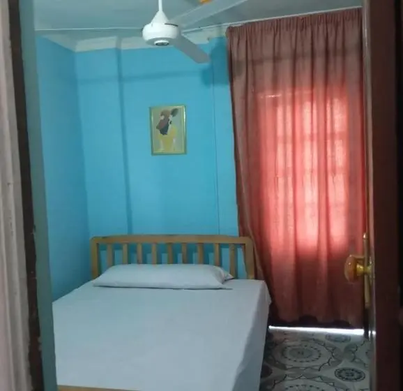 اتاق ساده سه‌ نفره, فندق التمساح