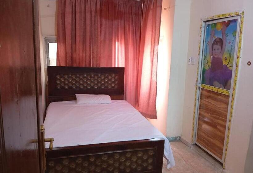 اتاق استاندارد, فندق التمساح