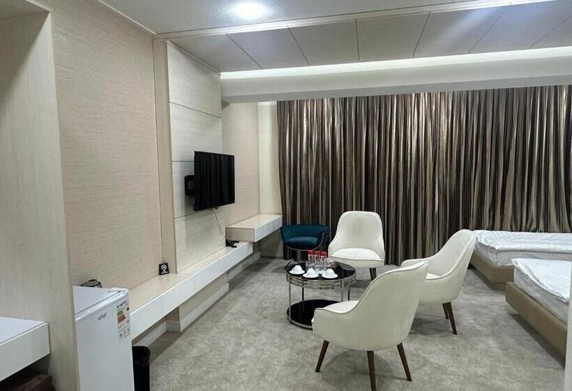 Chambre Triple Deluxe, Ohu Palace