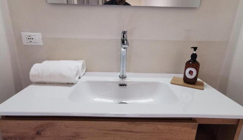 エコノミールーム, Da Arturo E Maruca