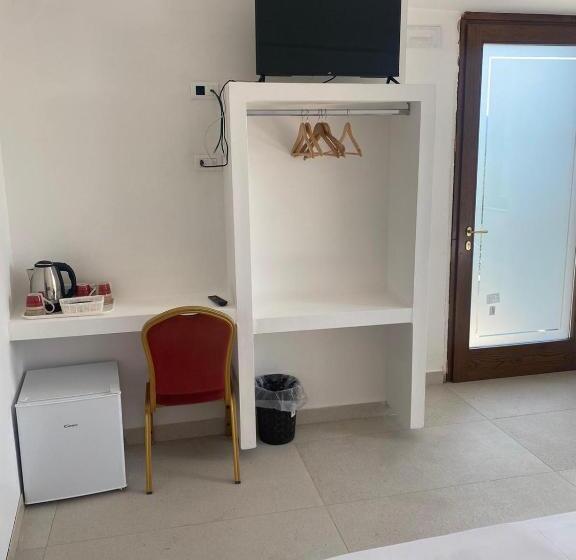 اتاق لوکس سه تخته, Torre Delle Grazie Sorrento Suite