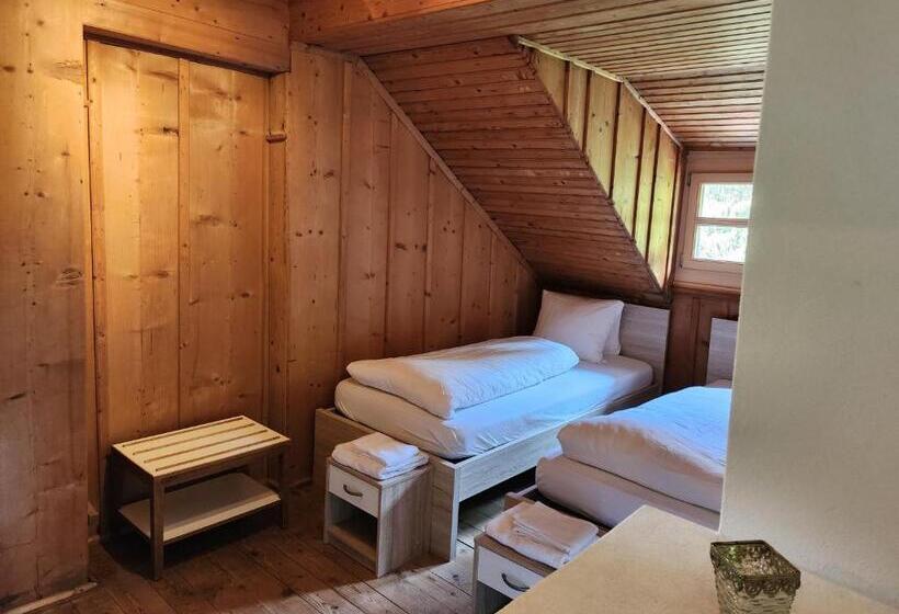 غرفة إقتصادية, Gasthaus Crestasee