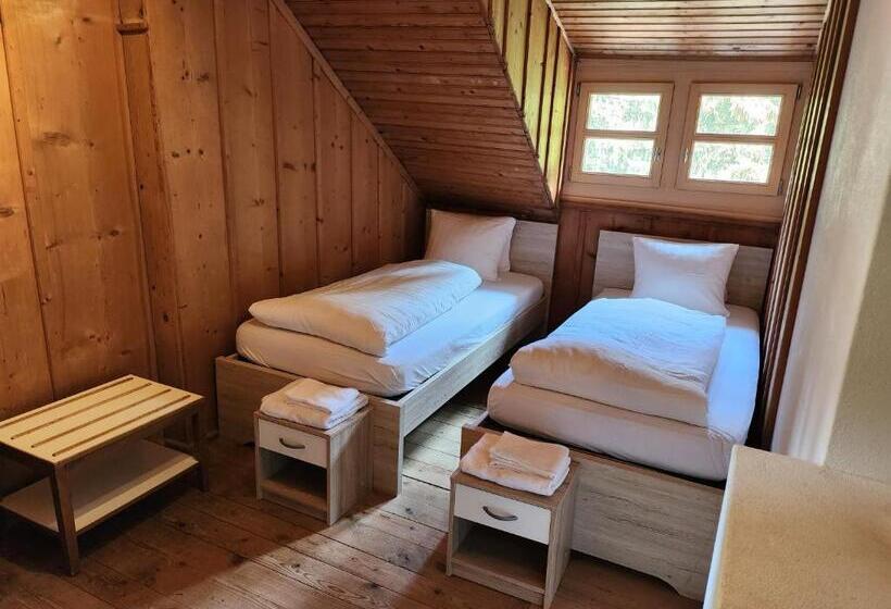 غرفة إقتصادية, Gasthaus Crestasee