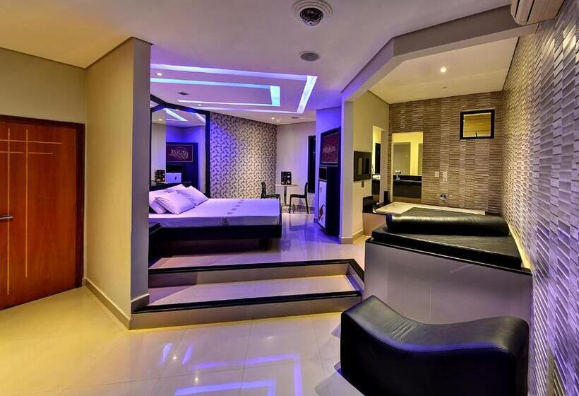 סוויטה דלוקס, Deslize Motel 4