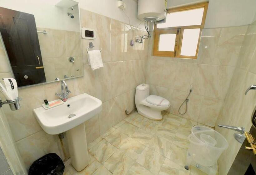 디럭스 트리플 룸, Chinar Inn