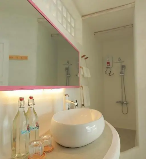 اتاق استاندارد با چشم‌انداز استخر, Isea Resort
