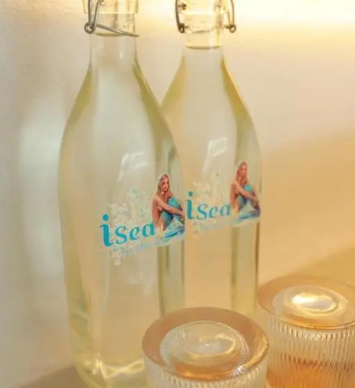 اتاق استاندارد با چشم‌انداز استخر, Isea Resort
