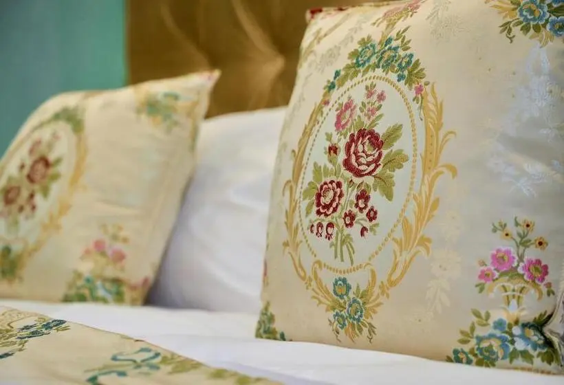 デラックススタジオ, Maison Des Barons