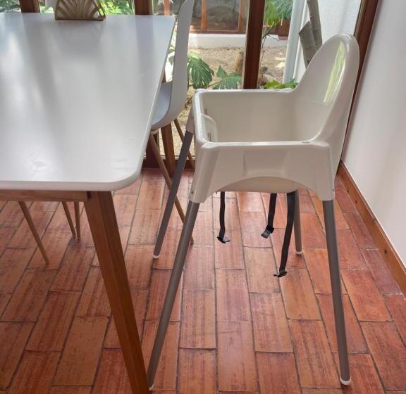 اتاق لوکس, Aomo Art Space Hostel