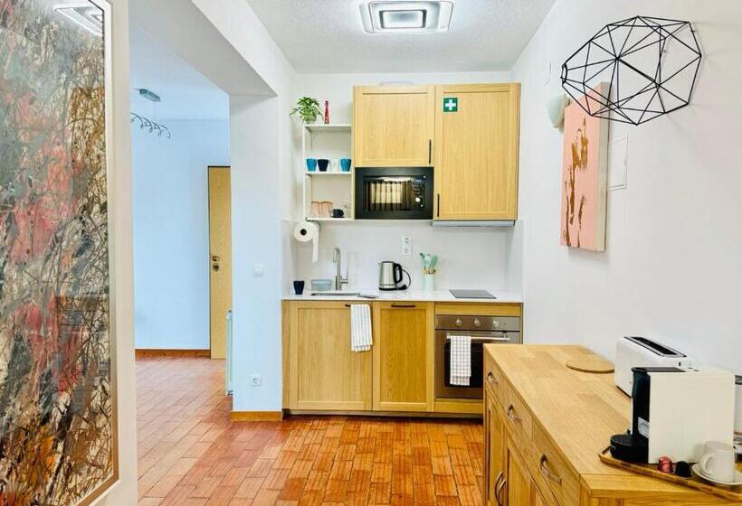 اتاق استاندارد, Aomo Art Space Hostel