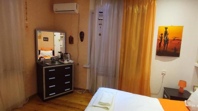 اتاق استاندارد با سرویس بهداشتی مشترک, Kuki House