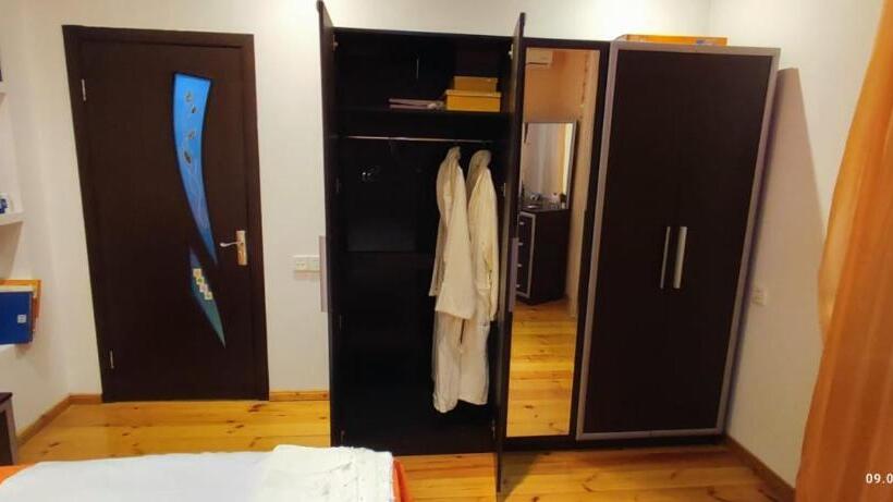 اتاق استاندارد با سرویس بهداشتی مشترک, Kuki House