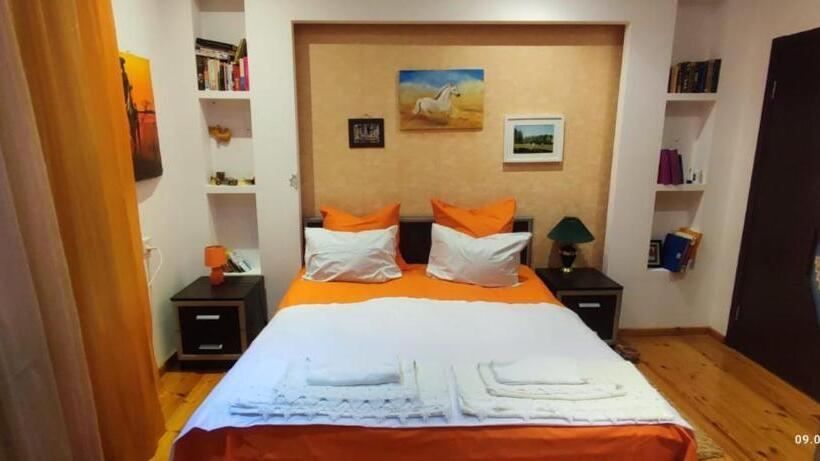 اتاق استاندارد با سرویس بهداشتی مشترک, Kuki House