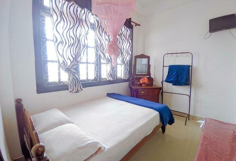 Quarto Estandar, White Home