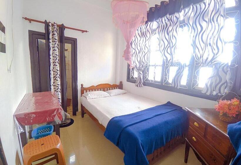 Quarto Estandar, White Home