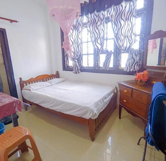 Quarto Estandar, White Home