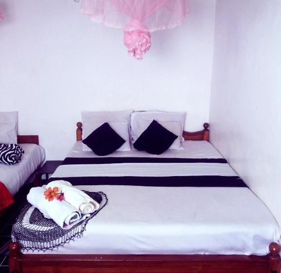 Quarto Triplo Estandar, White Home