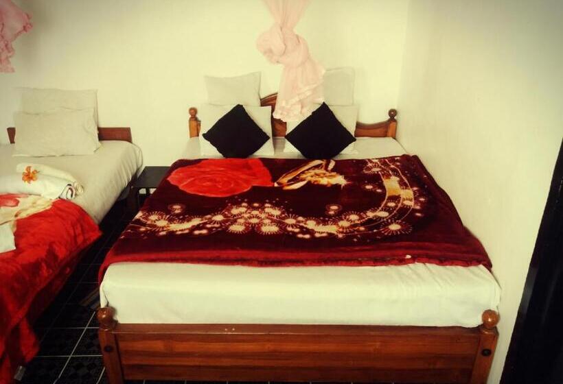 Quarto Triplo Estandar, White Home