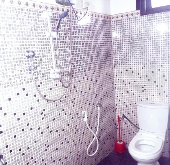 Quarto Triplo Estandar, White Home