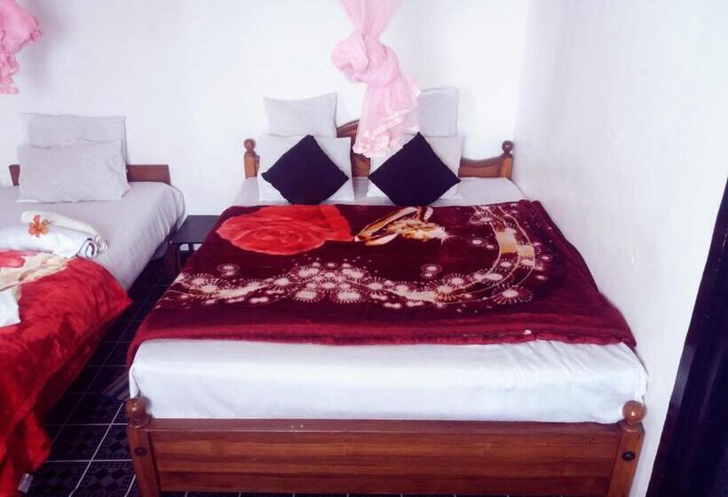 Quarto Triplo Estandar, White Home