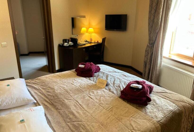 جناح جونيور, Romantik Spa