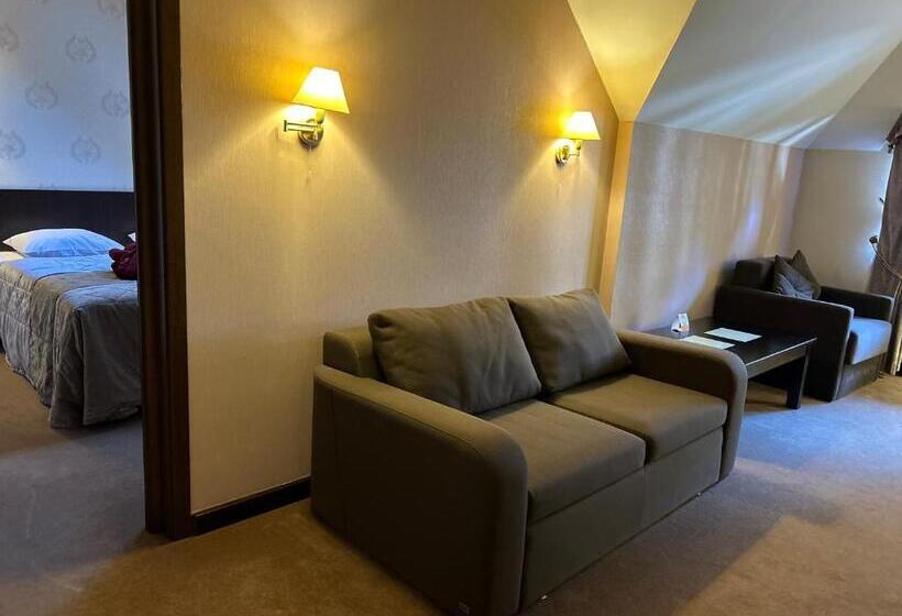 جناح جونيور, Romantik Spa