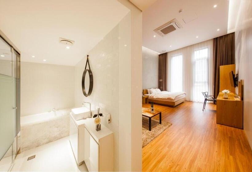 Номер Deluxe, Schweizer Dorf Cheonan