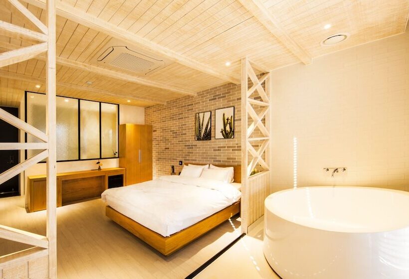 Номер Deluxe, Schweizer Dorf Cheonan