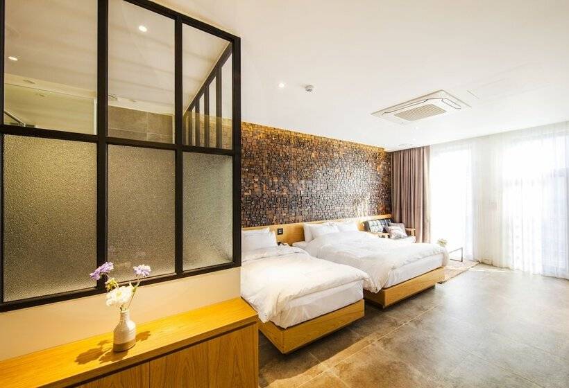 Номер Deluxe, Schweizer Dorf Cheonan