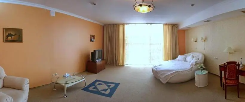 デラックスルーム, Premier Hotel Shafran